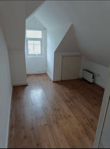 1 Bedroom Flat To Rent In Aldborough Road South, Ilford, Essex, IG3