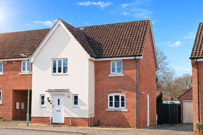 3 Bedroom Semi Detached House For Sale In Walton Way, Brandon, IP27