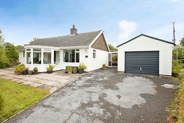 3 Bedroom Bungalow For Sale In Heol Tredeg, Upper Cwmtwrch, Swansea, Powys, SA9
