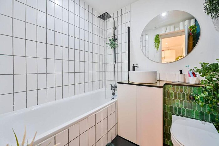 2 Bedroom Flat For Sale In Peckham High Street, Peckham, London, SE15