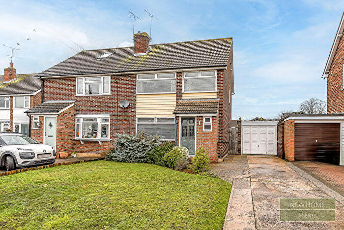 3 Bedroom Semi-Detached House For Sale In Ash Grove Heybridge, Maldon, CM9