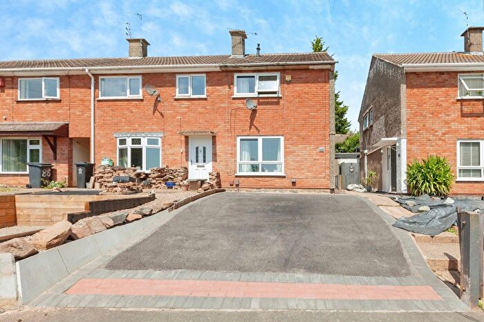 2 Bedroom End Of Terrace House For Sale In Featherstone Drive, Leicester, Leicestershire, LE2
