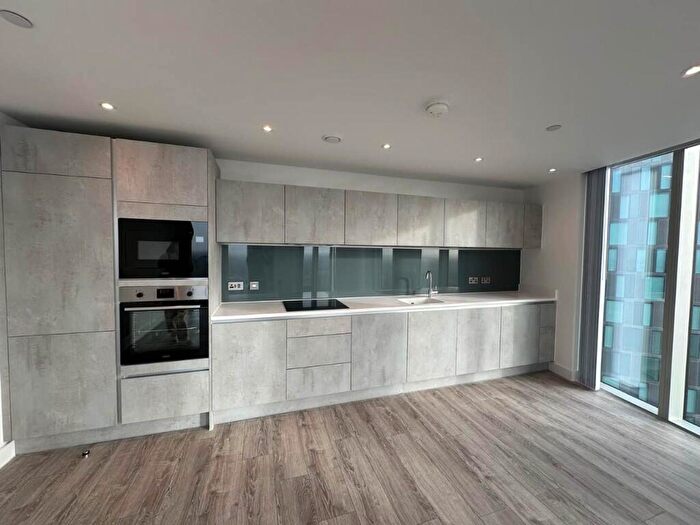 2 Bedroom Flat To Rent In The Blade，Silvercroft Street, Manchester, Greater Manchester, [Ref: KhpLlt], M15