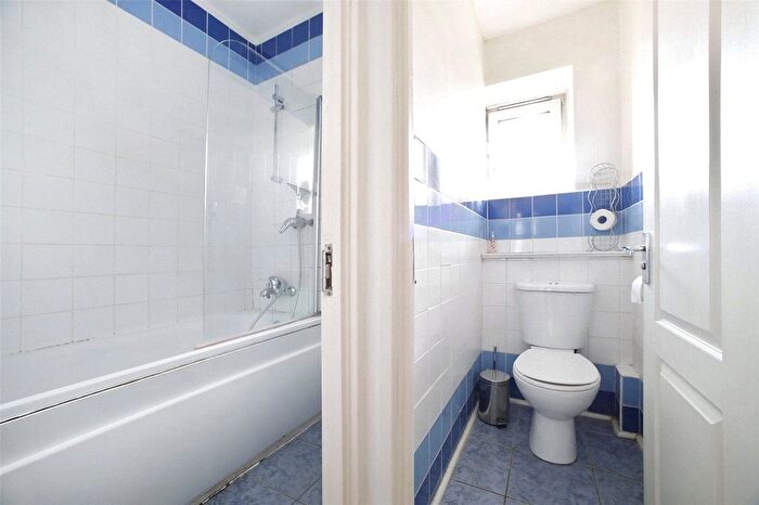 3 Bedroom Flat To Rent In Munday House, Burbage Close, London, SE1