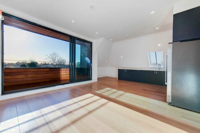 2 Bedroom Flat To Rent In Elm Avenue, London, W5