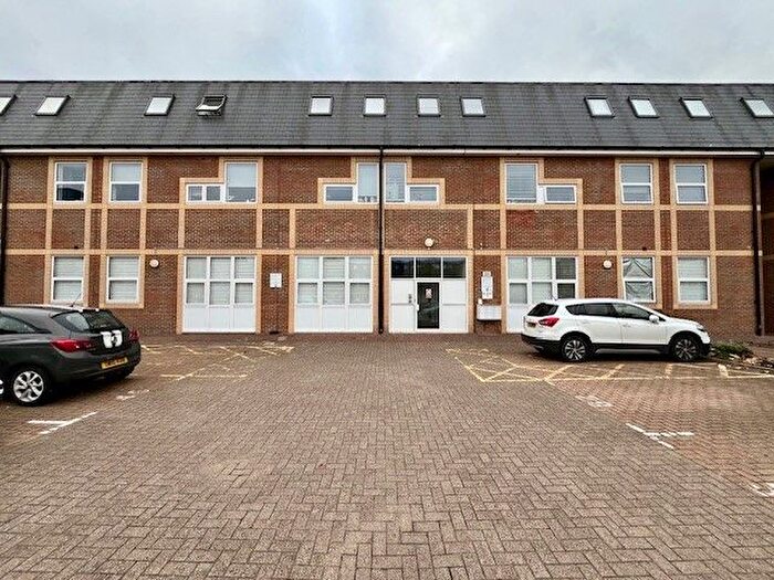 3 Bedroom Flat To Rent In Alton Mews, Aylesbury, HP19