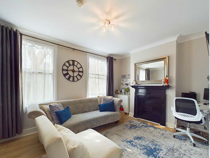 1 Bedroom Flat To Rent In Lynton Road, London, SE1