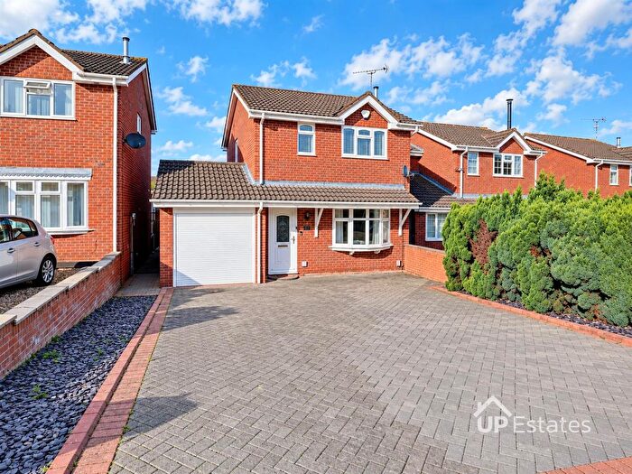 3 Bedroom Detached House For Sale In Cambridge Drive, Stockingford, Nuneaton, CV10