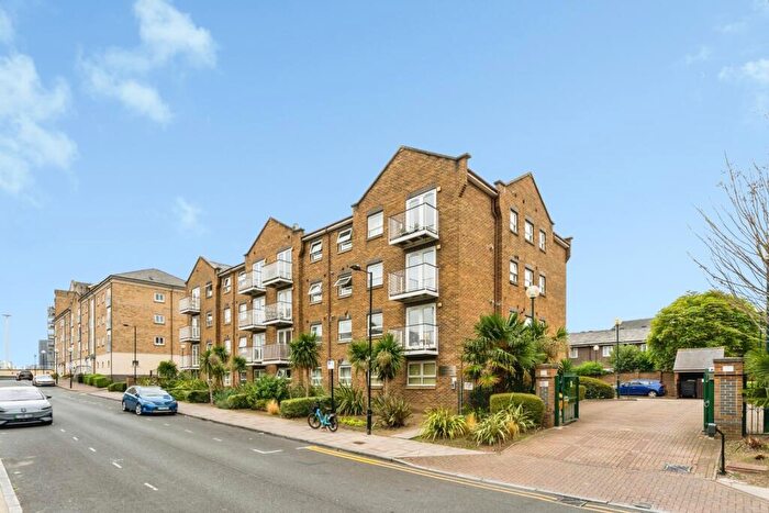 2 Bedroom Apartment To Rent In Millennium Drive, London, E14