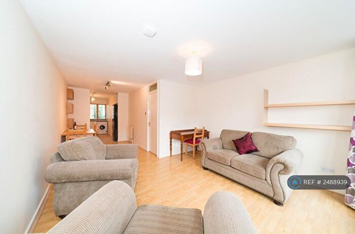 3 Bedroom Flat To Rent In Oakshott Court, London, NW1