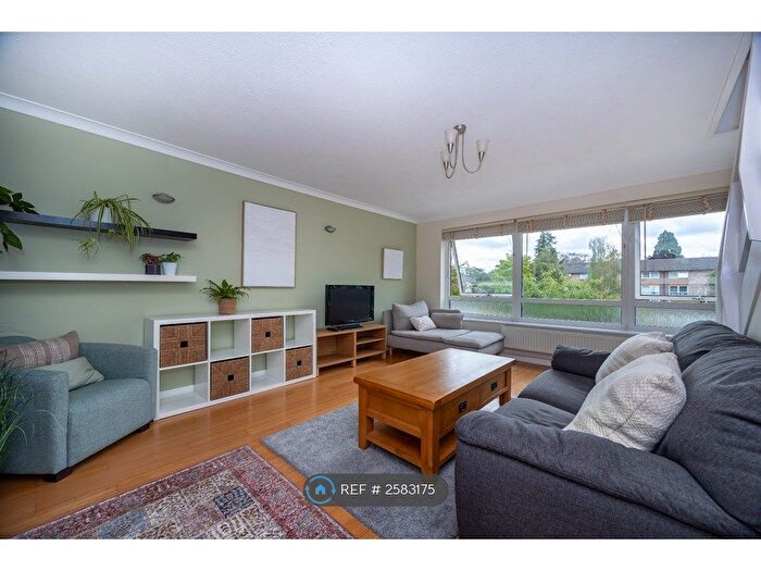 2 Bedroom Maisonette To Rent In Lima Court, Reading, RG1