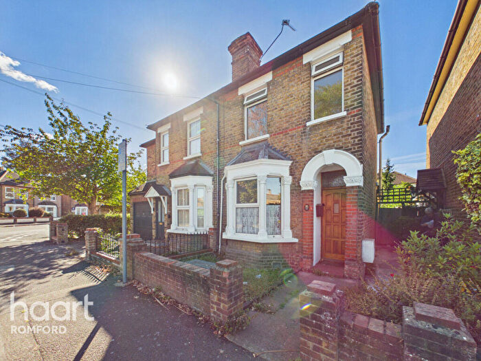 2 Bedroom Semi-Detached House For Sale In Cotleigh Road, Romford, RM7