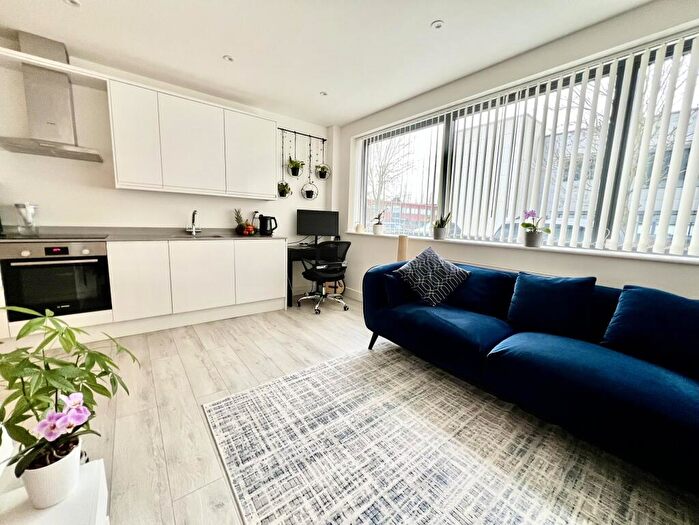 1 Bedroom Flat For Sale In Vanwall Road, Maidenhead, SL6