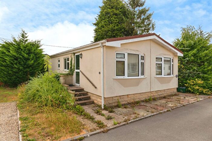 2 Bedroom Park Home For Sale In Quarry Rock Gardens, Bath, BA2