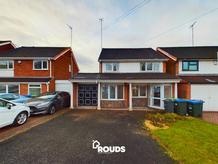 3 Bedroom Detached House To Rent In Stanton Road, Great Barr, Birmingham, West Midlands, B43