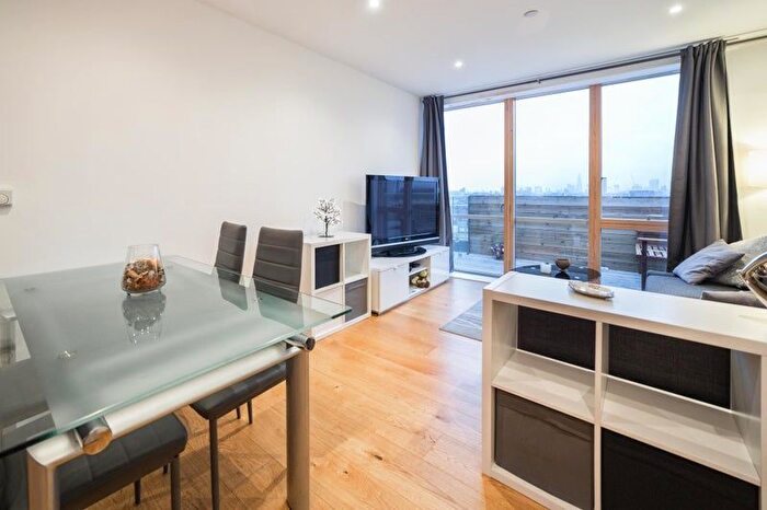 3 Bedroom Flat To Rent In Devons Road, London, E3