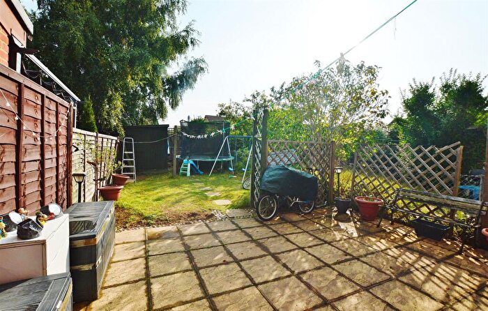2 Bedroom Terraced House For Sale In Gascons Grove, Slough, SL2