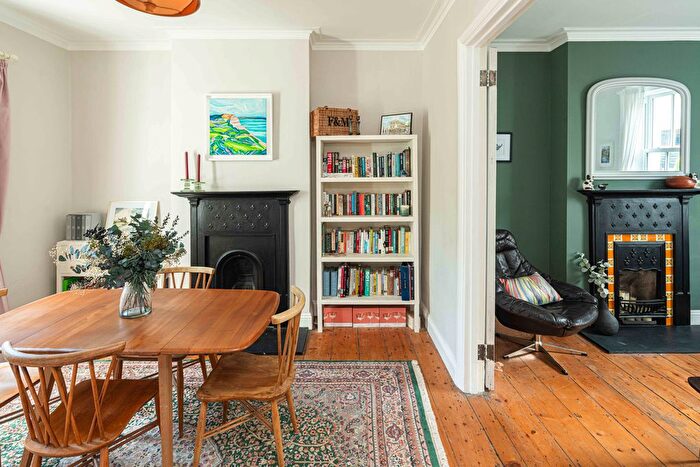 3 Bedroom Terraced House For Sale In Kenbury Street, London, SE5