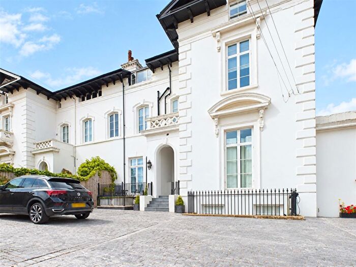 2 Bedroom Flat For Sale In St Georges Mount, New Brighton, CH45