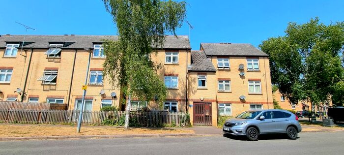 2 Bedroom Apartment To Rent In Crossbrook, Hatfield, AL10