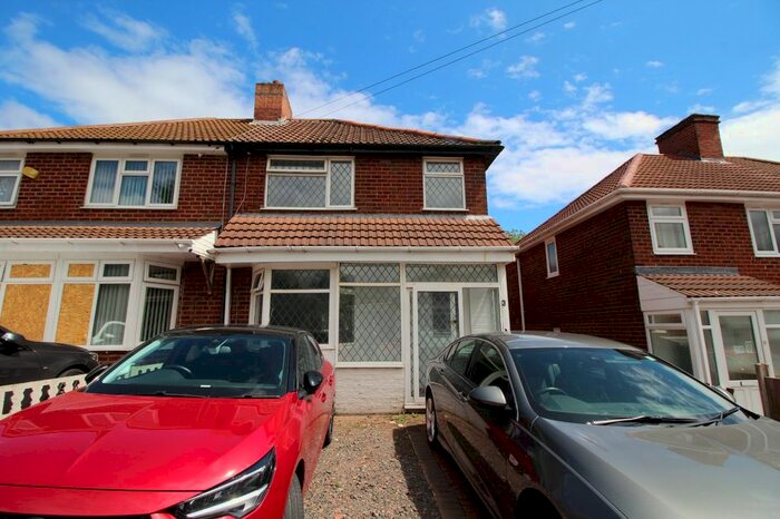 3 Bedroom Semi-Detached House To Rent In Salop Road, Oldbury, West Midlands, B68