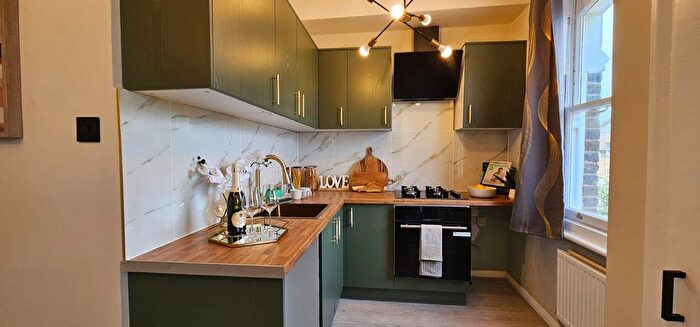 1 Bedroom Flat To Rent In Sterndale Road, London, W14