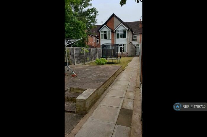 5 Bedroom Terraced House To Rent In Westley Road, Birmingham, B27