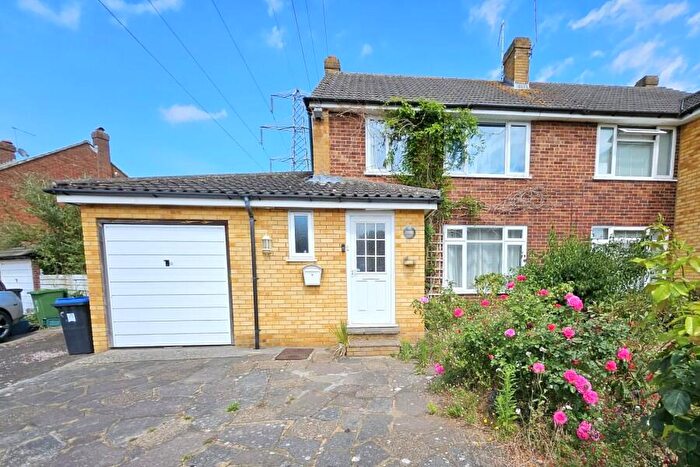 3 Bedroom Semi-Detached House To Rent In Byfleet, Surrey, KT14