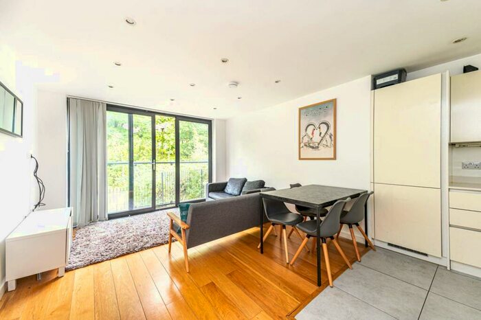 2 Bedroom Flat To Rent In Caledonian Road, Caledonian Road, London, N1