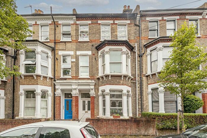 2 Bedroom Flat To Rent In St. Luke's Avenue, London, SW4