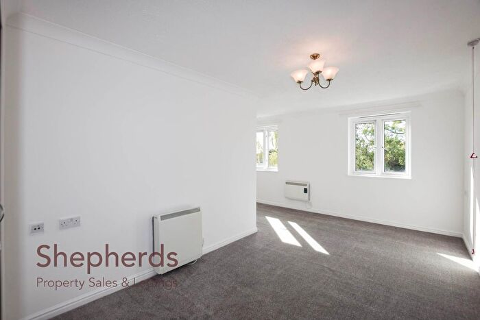 1 Bedroom Flat For Sale In Friends Avenue, Cheshunt, Waltham Cross, EN8