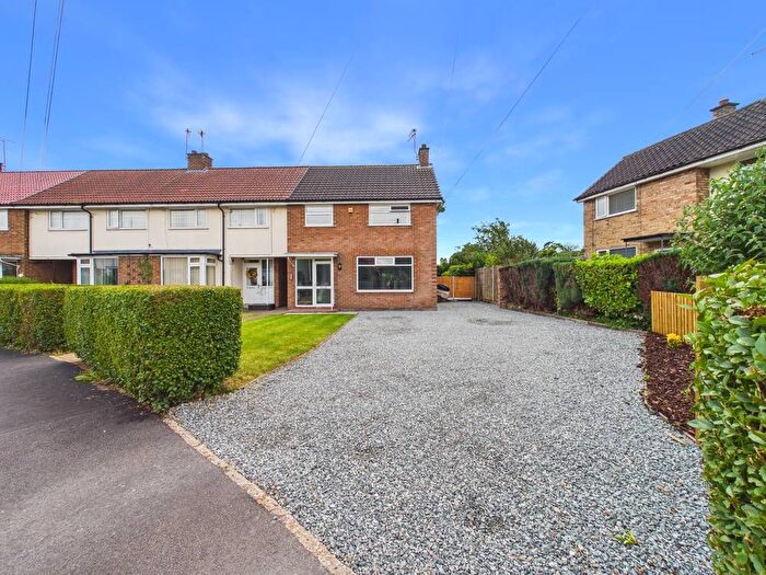 3 Bedroom Terraced House For Sale In Saffrondale, Anlaby, HU10