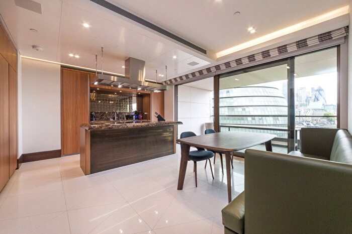 4 Bedroom Flat To Rent In Blenheim House, Crown Square, SE1