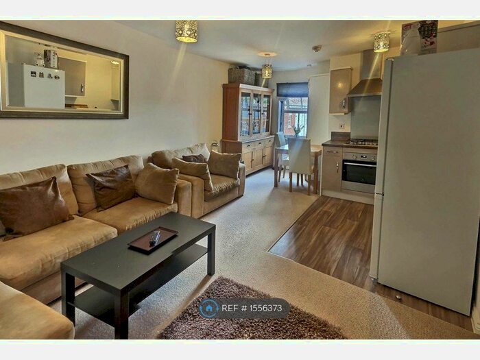 2 Bedroom Flat To Rent In Staldon Court, Swindon, SN1