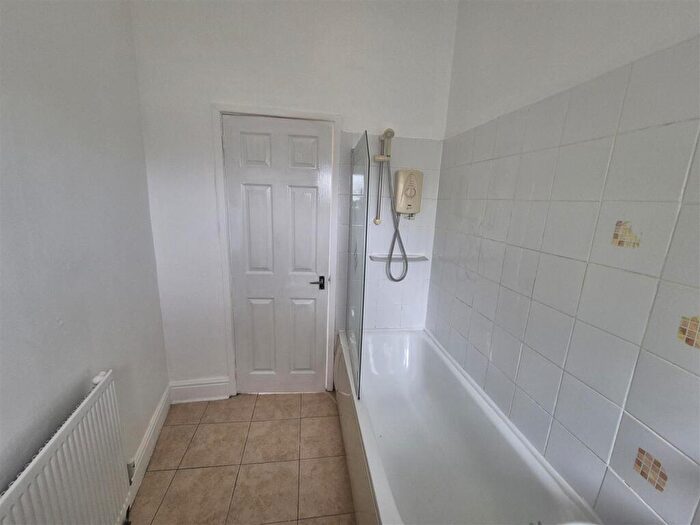 2 Bedroom End Of Terrace House To Rent In Cheetham Hill Road, Dukinfield, SK16