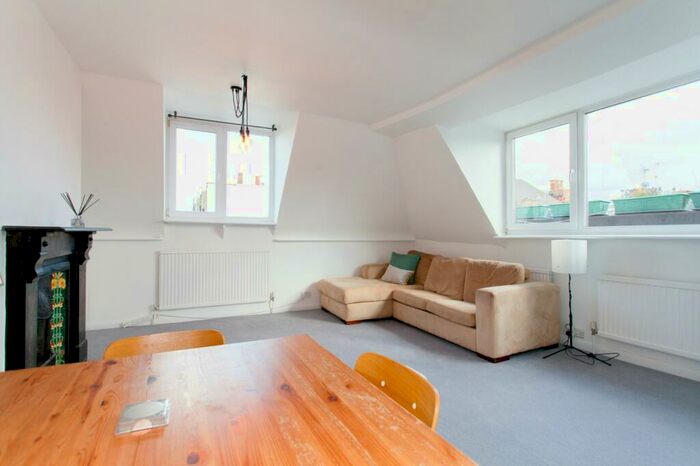 2 Bedroom Maisonette To Rent In Westbourne Road, Islington, N7