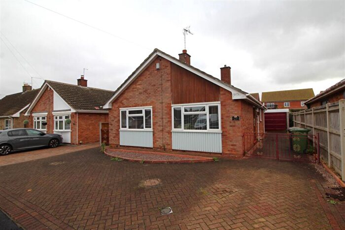 3 Bedroom Detached Bungalow For Sale In Oakdale Avenue, Stanground, Peterborough, PE2