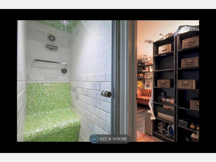 Studio To Rent In Carr Street, London, E14