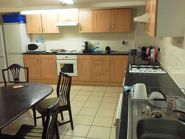 8 Bedroom Terraced House To Rent In St Michaels Villas, Headingley, Leeds, LS6