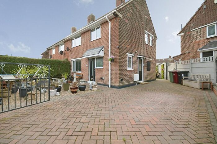 3 Bedroom Semi Detached House For Sale In Yew Tree Drive, Shirebrook, Mansfield, NG20