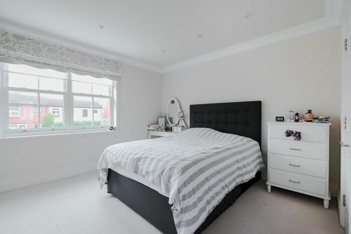 4 Bedroom Property To Rent In Clifton Road, Kingston Upon Thames, KT2