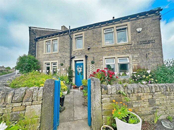 4 Bedroom End Of Terrace House For Sale In Kitson Lane, Norland, HX6