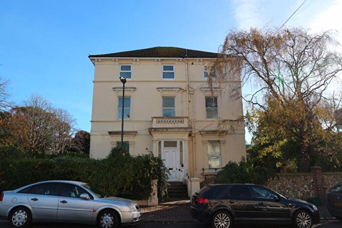 2 Bedroom Flat To Rent In Hartfield Road, Upperton, BN21