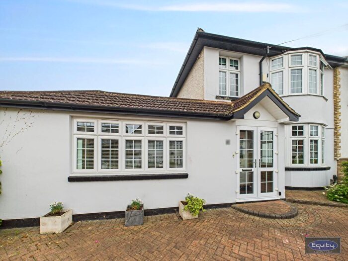 4 Bedroom Semi Detached House For Sale In Darwin Road, Welling, DA16