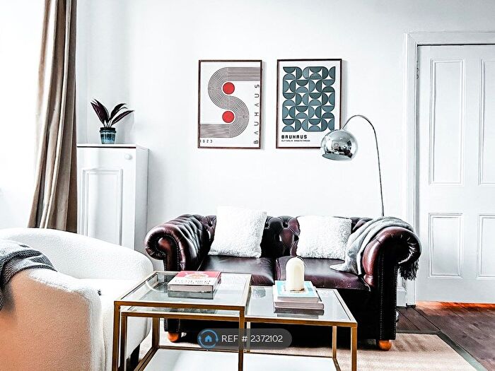 1 Bedroom Flat To Rent In Rossie Place, Edinburgh, EH7