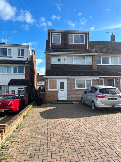 4 Bedroom End Of Terrace House For Sale In Chestfield Close, Rainham, Gillingham, Kent, ME8