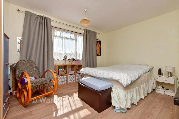 3 Bedroom Semi Detached House For Sale In Nickleby Close, Rochester, Kent, ME1