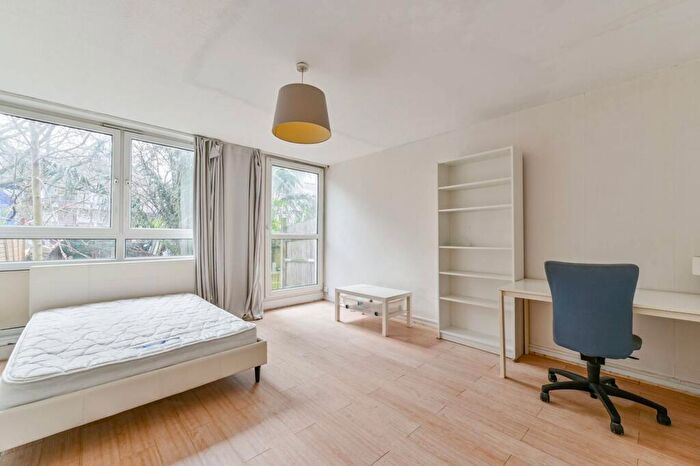 3 Bedroom Flat For Sale In Clarence Gardens, Regent's Park, London, NW1