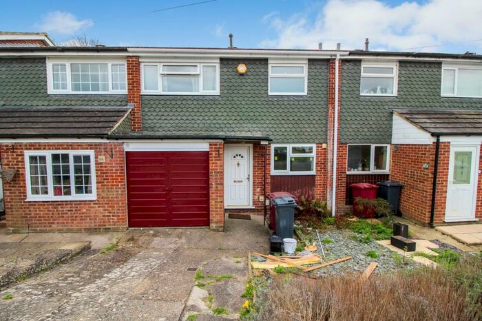 3 Bedroom Terraced House To Rent In Tallis Lane, Reading, RG30