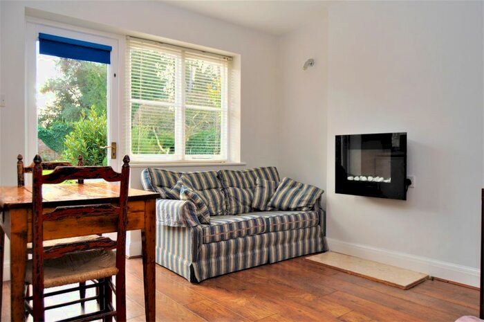 Studio To Rent In Ormond Avenue, Hampton, TW12